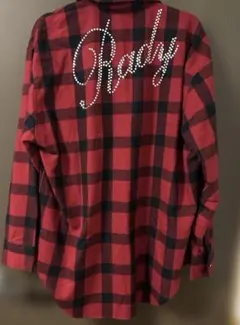 赤と黒のチェック柄長袖シャツ