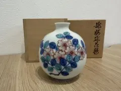 【人間国宝】13代 今泉今右衛門 錦梅絵花瓶 有田焼 色鍋島 共箱付きのサムネイル