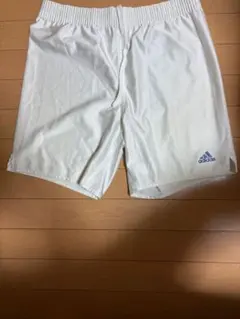 adidas ホワイト ショートパンツ
