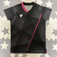 幾何学模様 卓球ウェア 黒とピンク