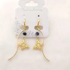 蝶とウェーブイヤリング