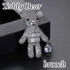 【値下げしました】ブローチ　クマ　ジルコニア　アレルギー対応　フォーマル