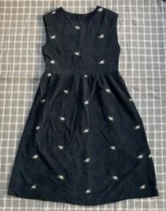 コーデュロイジャンパースカート　刺繍模様ワンピース