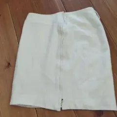 ホワイト　ミニスカート