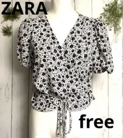 m*o様 ZARA 花柄 Vネック トップスFREE サイズ 重ね着 ジーンズに