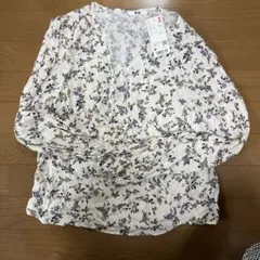 プリントＶネックブラウス