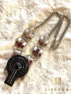 装飾的ブラックストーンネックレス