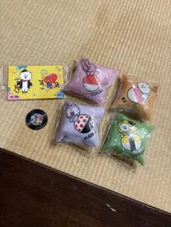 〘 BT21 ×くら寿司 〙クッションチャーム、アクリルステッカーセット