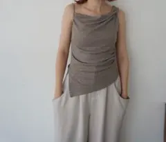 WELINOA／DRAPE ASYMMETRY TOP