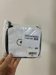 【新品未開封】ANYA HINDMARCH UNIQLO ポーチのサムネイル