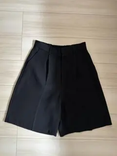 GU 黒 ショートパンツ サラサラ生地 ゆったり