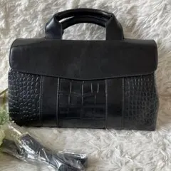 未使用品2wayブラックレザー ハンドバッグ 型押し チャーム付き自立型