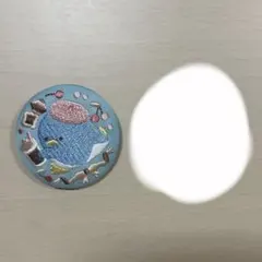 刺繍缶バッジ　サンリオ　タキシードサム