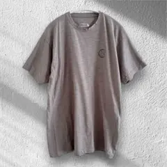 グレー Mサイズ Tシャツ 刺繍ロゴ 入り 裾左下ワッペン付半袖Tシャツ
