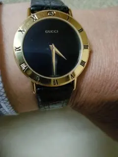 k*n様 m401 GUCCI グッチ クオーツ腕時計 ジャンク m401 GUCCI グッチ クオーツ腕時計 ジャンク - メルカリ