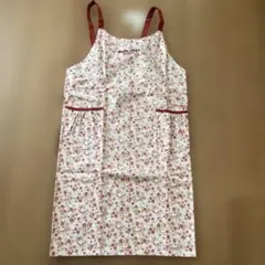 花柄エプロン ホワイトと赤のコンビネーション