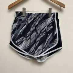 ショートパンツ s