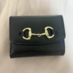 黒い三つ折り財布 金具付き