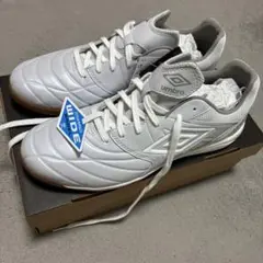 umbro アンブロ アクセレイター ワイド 白 27.5 サッカー フットサル