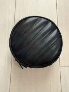 【イヴ・サンローラン】ブラックポーチのサムネイル