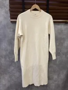 ニットワンピ　UNIQLO クリーム色 長袖ワンピース Mサイズ