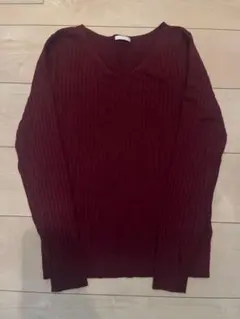 バーガンディ Vネック リブ編みセーター M