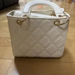 ホワイト キルティング ショルダーバッグ