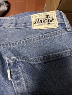 Levis シルバータブ　ルーズフィット