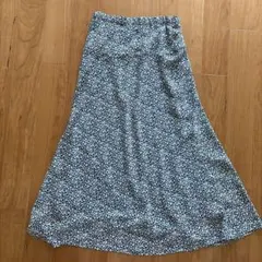 小花柄 ロングスカート フレアスカート マキシ丈 ウエストゴム ブラック系のサムネイル