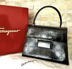 新品　Salvatore Ferragamo ブラックハンドバッグ　ガンチーニ