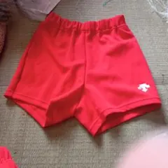 デサント　赤 ショートパンツ Mサイズ