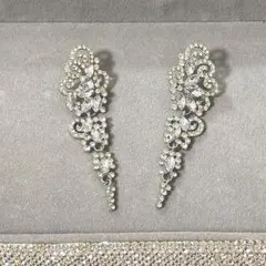 新品　エレガントシルバークリスタルロングピアス