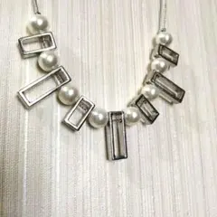 パールとスクエアパーツのネックレス　シルバー
