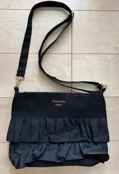 レディース　ショルダーバック　フリル　ブラック