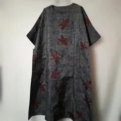 ゆったりサイズの大島紬リメイク。グレー地に葉模様半袖Ａラインロングワンピース。