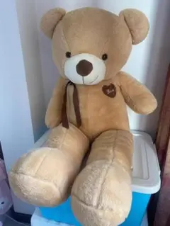 ベージュのクマのぬいぐるみ