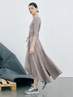 新品タグ付き　完売品emmi atelier ニットドッキングワンピーM