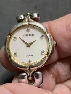 ニナリッチ6P石付シェル文字盤時計、電池残は不明ですが問題なく稼働中そこそこ美品