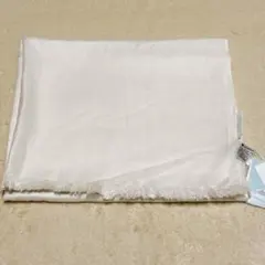 フルラ　薄手ストール　洗えるシルクカシミヤ　ホワイト系