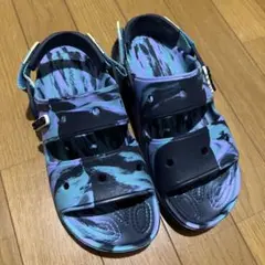 Crocs ストラップ付きサンダル 青紫黒マーブル