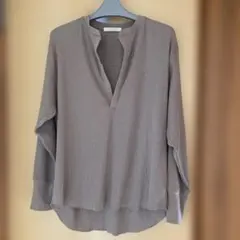 chocol raffine Vネック長袖トップス グレー