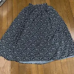 radaristaフレアロングスカート 黒地に白い花柄　M しまむら