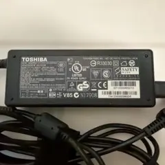 TOSHIBA ACアダプター PA3715U-1ACA 本体のサムネイル