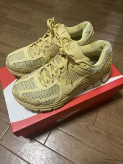 Nike zoom vomero 5 イエロー　25.5cm