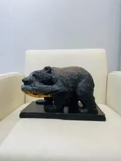 熊の木彫りの置物、台座付きアンティーク