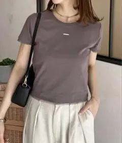 thevon チャーム付きコンパクトTシャツのサムネイル