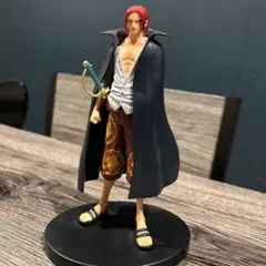 ワンピース　シャンクス　フィギア