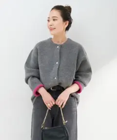 チャコールグレー