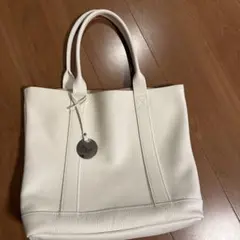 と*も様 BEVINI ホワイト トートバッグのサムネイル