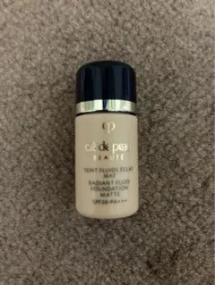 クレドポーボーテ　タンフリュイドエクラマット　オークル10 3ml